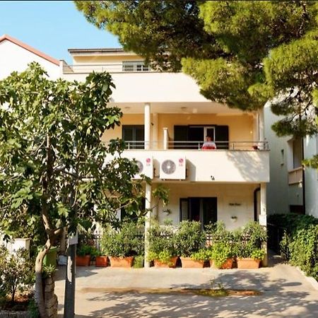 Vila Doris Hotel Baška Voda Buitenkant foto