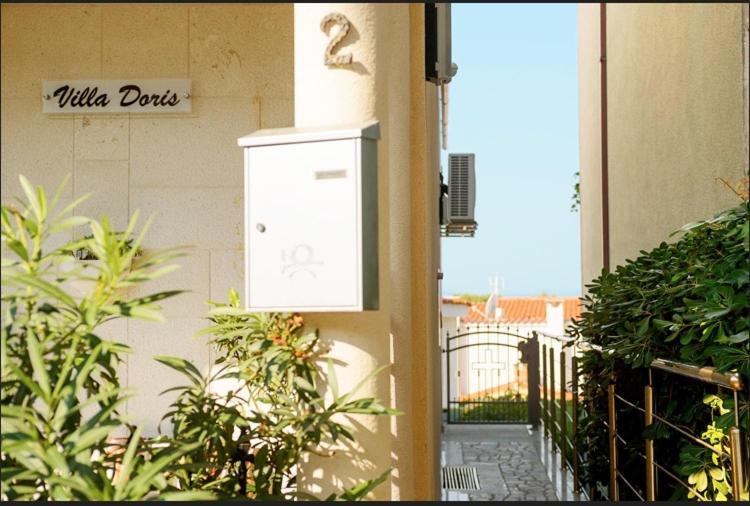 Vila Doris Hotel Baška Voda Buitenkant foto
