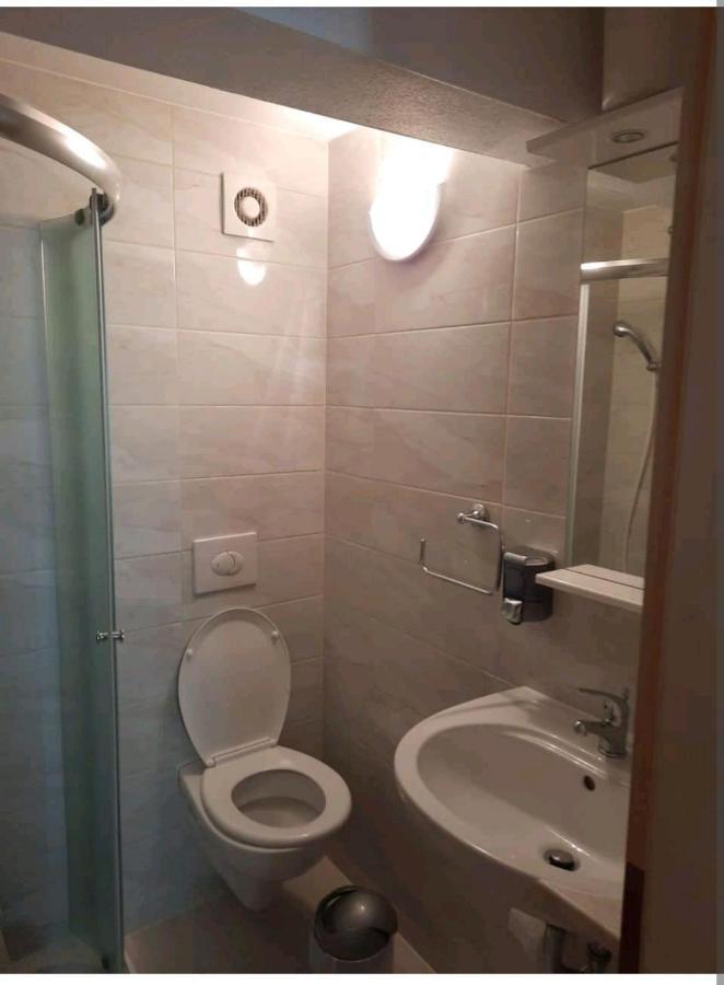 Vila Doris Hotel Baška Voda Buitenkant foto