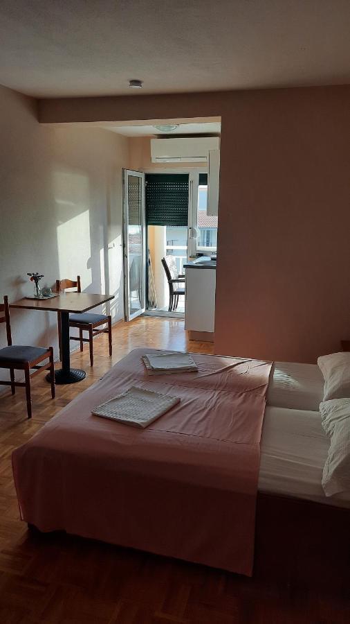 Vila Doris Hotel Baška Voda Buitenkant foto