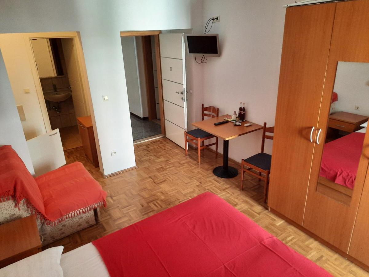 Vila Doris Hotel Baška Voda Buitenkant foto